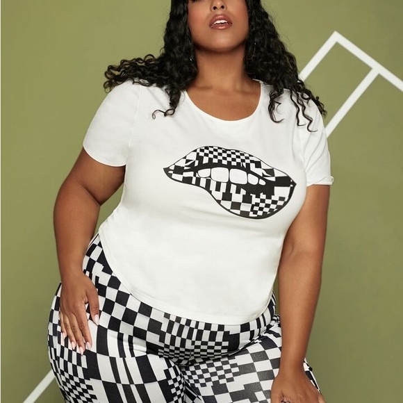 Super Cute “lip Biting “ Top Fit + 30 = 5X see size chart. - Picture 3 of 11